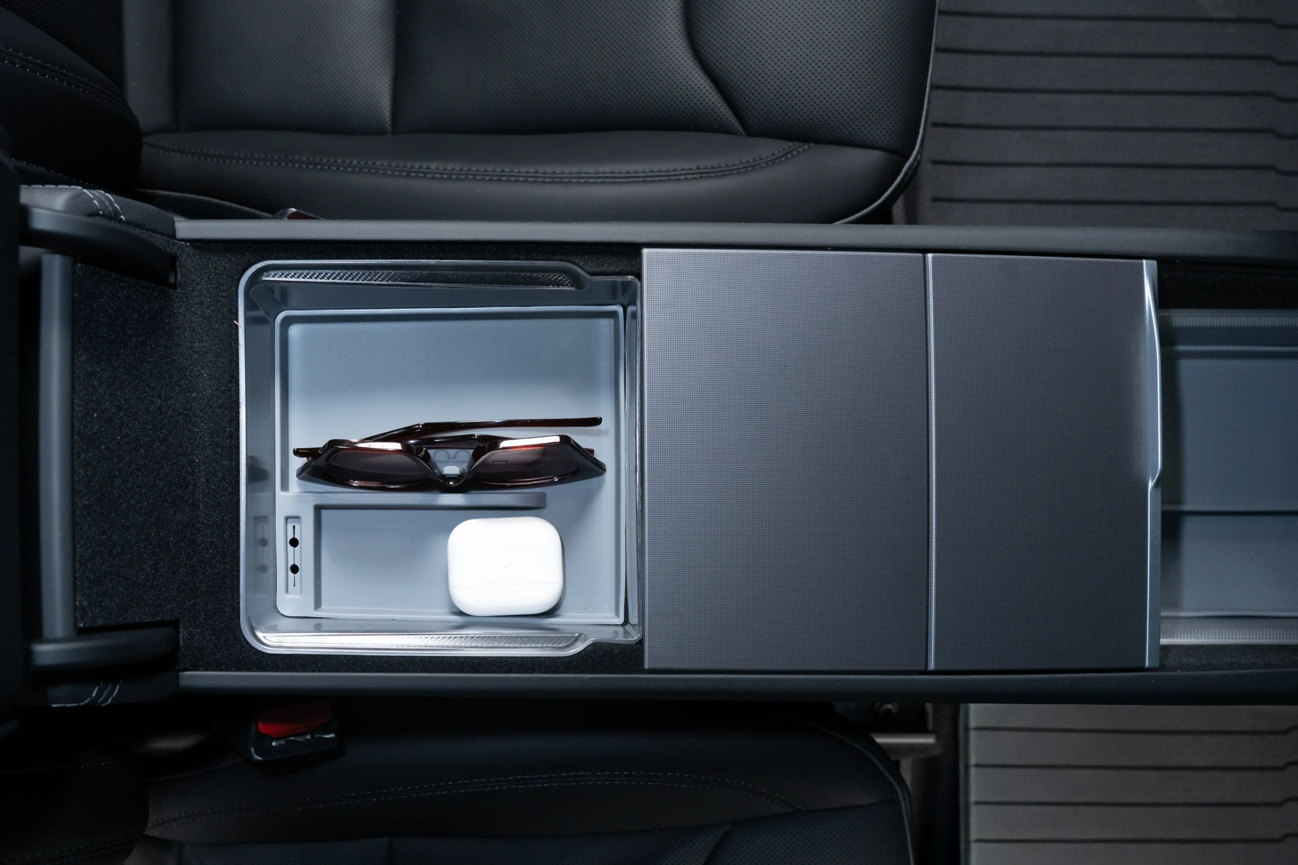 Model Y 2025+ Juniper Premium Armrest Organizer - Image 2
